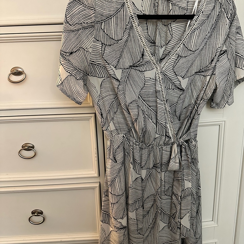 Sienna Sky Monochrome Leaf Pattern Top